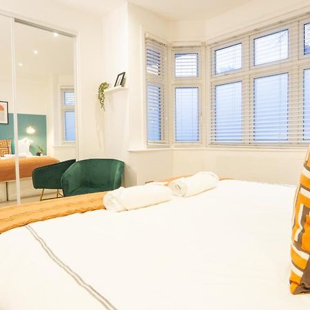 A Beautiful One Bedroom Flat With Garden & Parking Мілл-Хілл Екстер'єр фото
